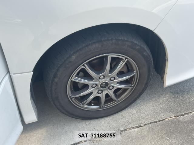 Toyota VOXY 2017-08 8222056-11