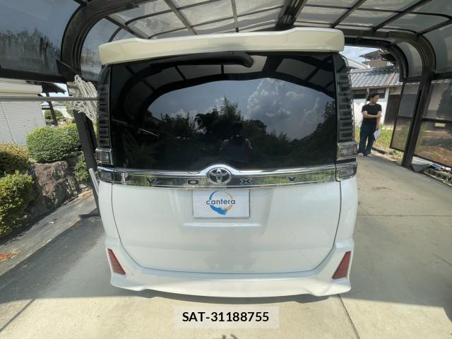 Toyota VOXY 2017-08 8222056-2