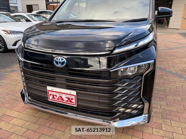 Toyota VOXY 2023-06 8222083-10