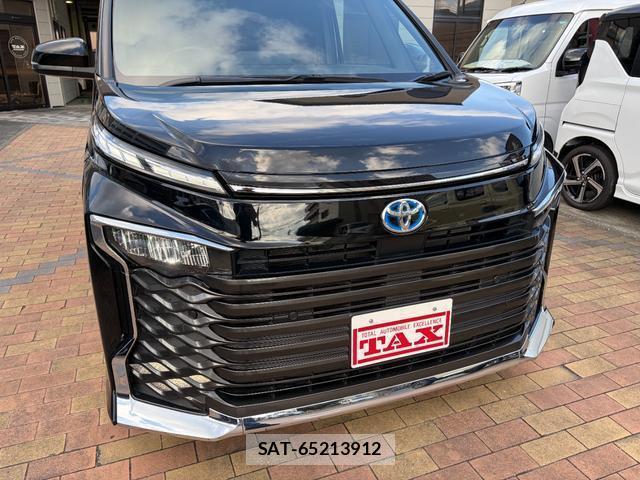 Toyota VOXY 2023-06 8222083-11