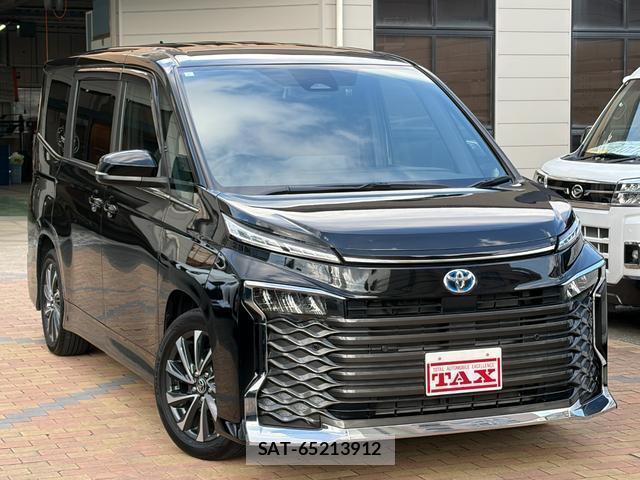 Toyota VOXY 2023-06 8222083-3