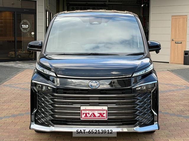 Toyota VOXY 2023-06 8222083-4