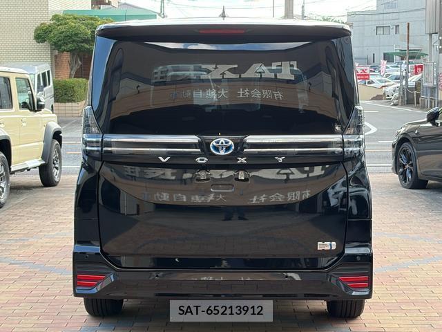 Toyota VOXY 2023-06 8222083-7
