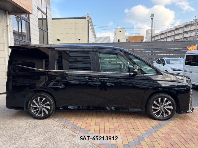 Toyota VOXY 2023-06 8222083-8