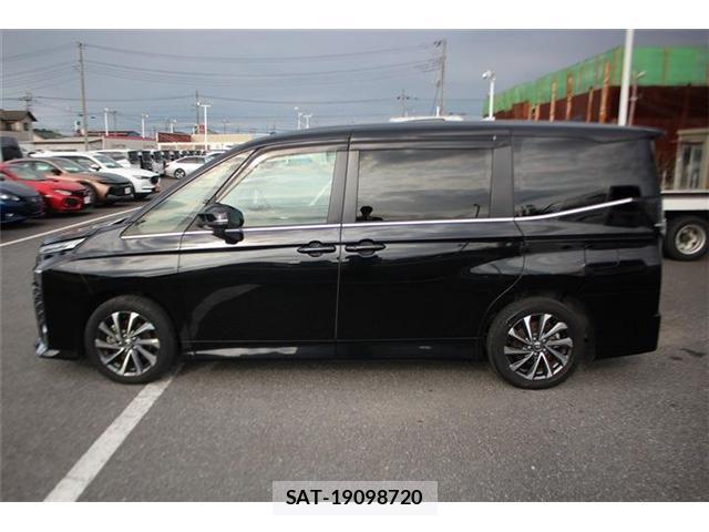 Toyota VOXY 2023-07 8222088-12