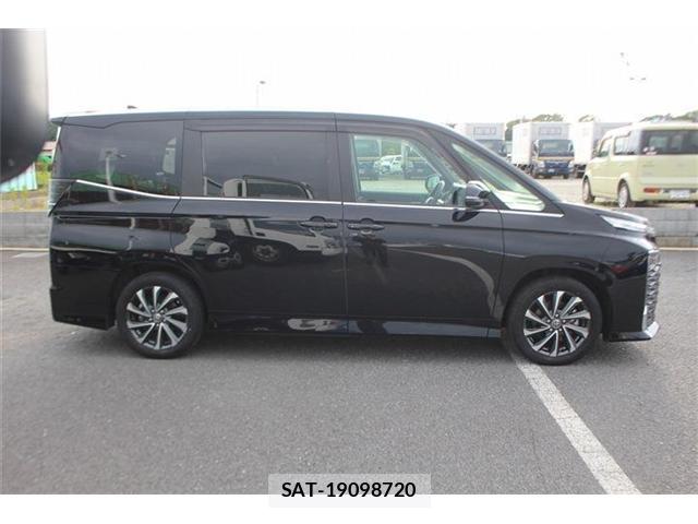 Toyota VOXY 2023-07 8222088-16