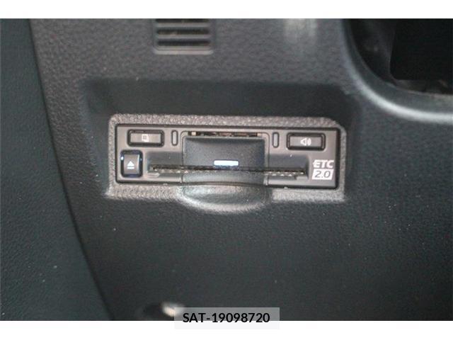 Toyota VOXY 2023-07 8222088-3