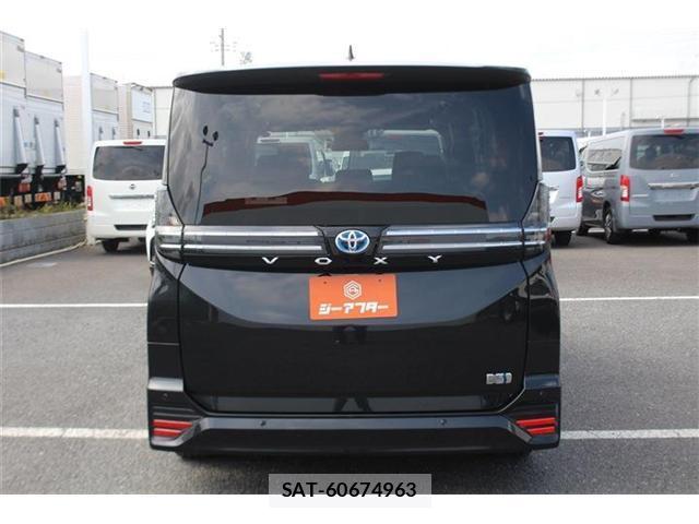 Toyota VOXY 2022-10 8222108-11
