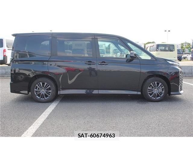 Toyota VOXY 2022-10 8222108-13