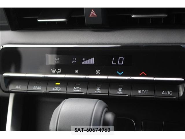 Toyota VOXY 2022-10 8222108-4