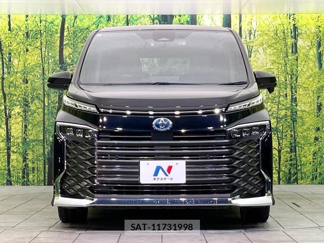 Toyota VOXY 2023-06 8222110-13