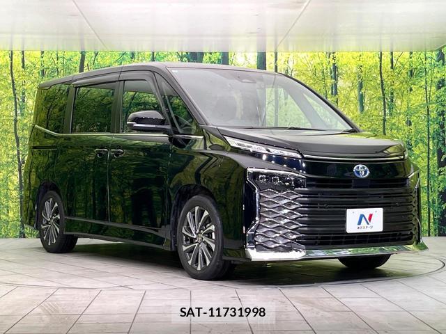 Toyota VOXY 2023-06 8222110-15