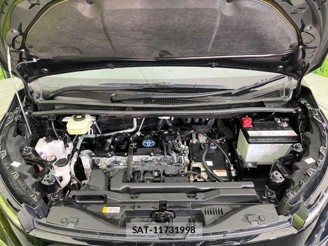 Toyota VOXY 2023-06 8222110-17