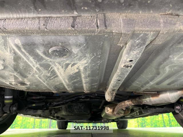 Toyota VOXY 2023-06 8222110-18