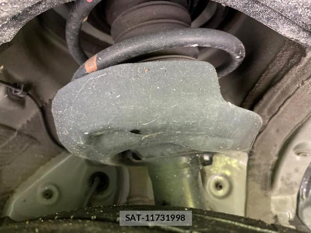Toyota VOXY 2023-06 8222110-19