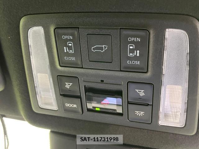 Toyota VOXY 2023-06 8222110-5