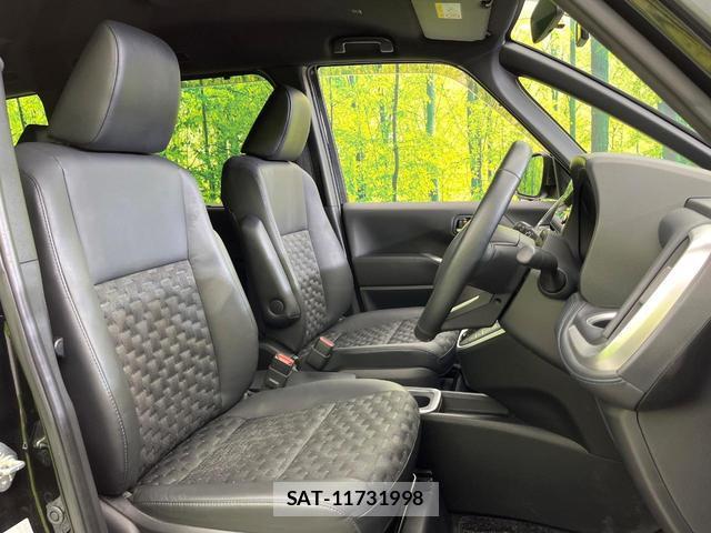 Toyota VOXY 2023-06 8222110-7