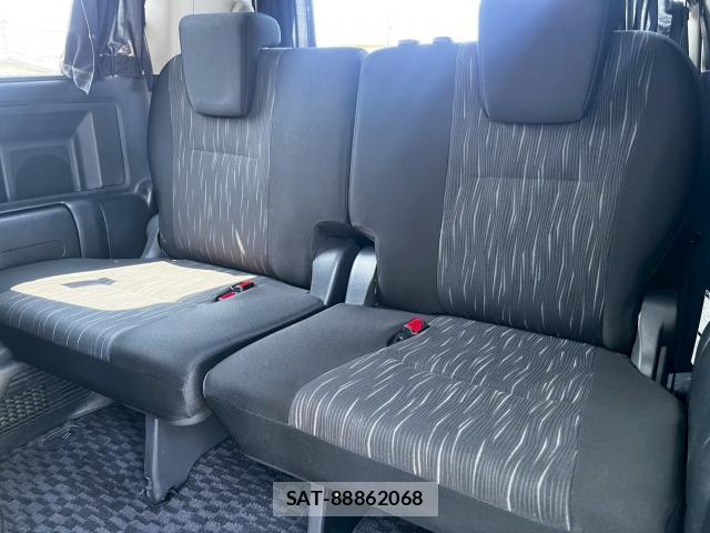 Toyota VOXY 2011-11 8222155-12