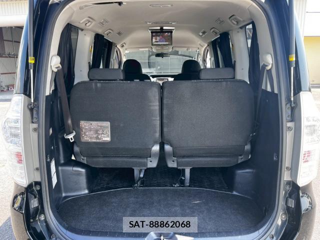 Toyota VOXY 2011-11 8222155-13