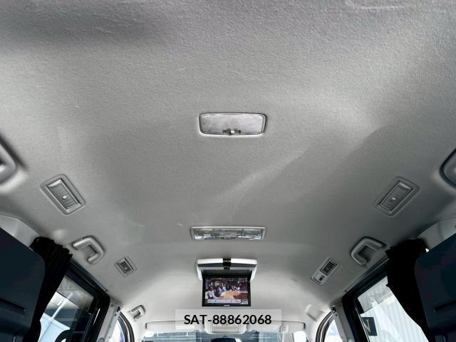 Toyota VOXY 2011-11 8222155-15