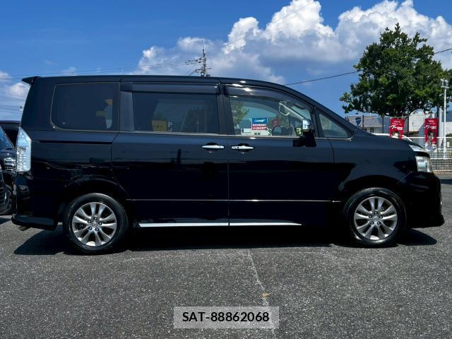 Toyota VOXY 2011-11 8222155-3