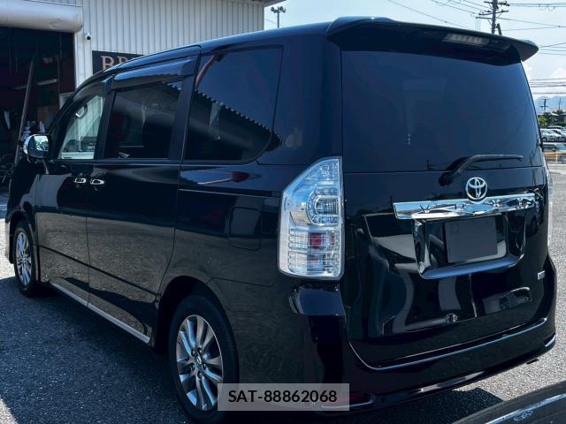 Toyota VOXY 2011-11 8222155-6