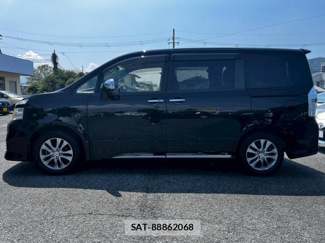 Toyota VOXY 2011-11 8222155-7