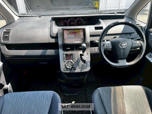 Toyota VOXY 2011-11 8222155-8