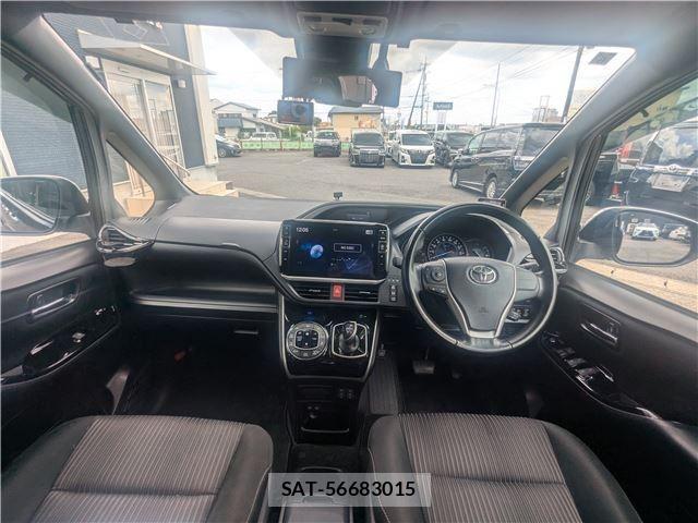 Toyota VOXY 2019-06 8222206-1