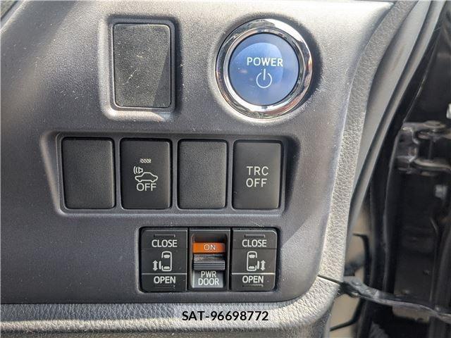 Toyota VOXY 2015-12 8222207-11