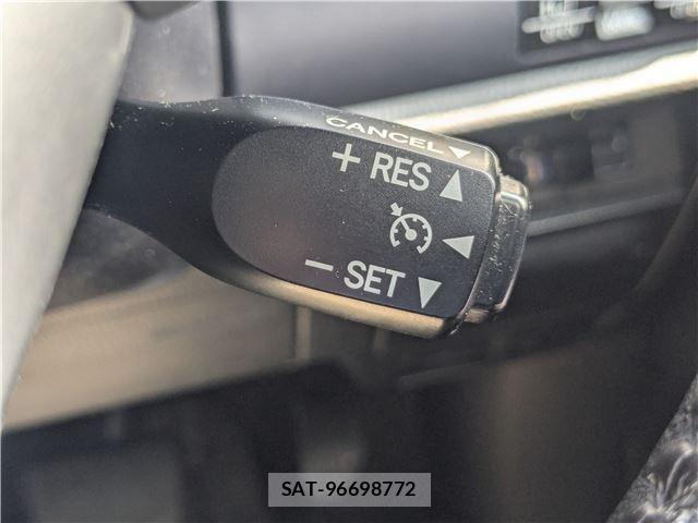 Toyota VOXY 2015-12 8222207-16