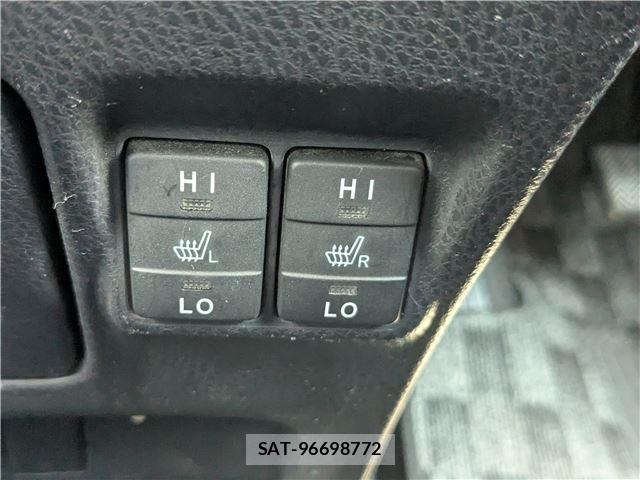 Toyota VOXY 2015-12 8222207-17