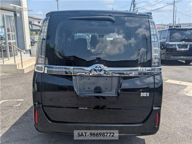 Toyota VOXY 2015-12 8222207-5