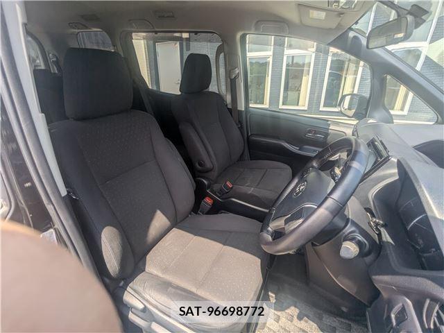 Toyota VOXY 2015-12 8222207-8