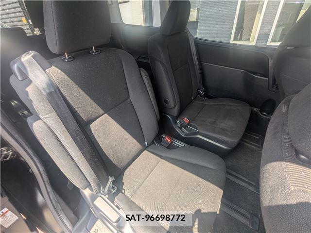 Toyota VOXY 2015-12 8222207-9
