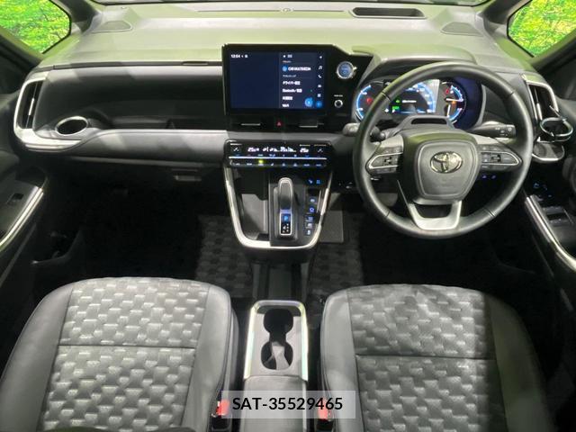 Toyota VOXY 2023-02 8222340-1
