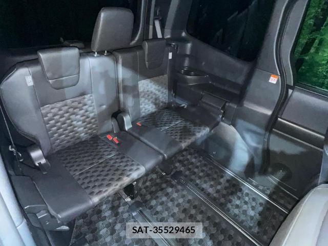 Toyota VOXY 2023-02 8222340-10