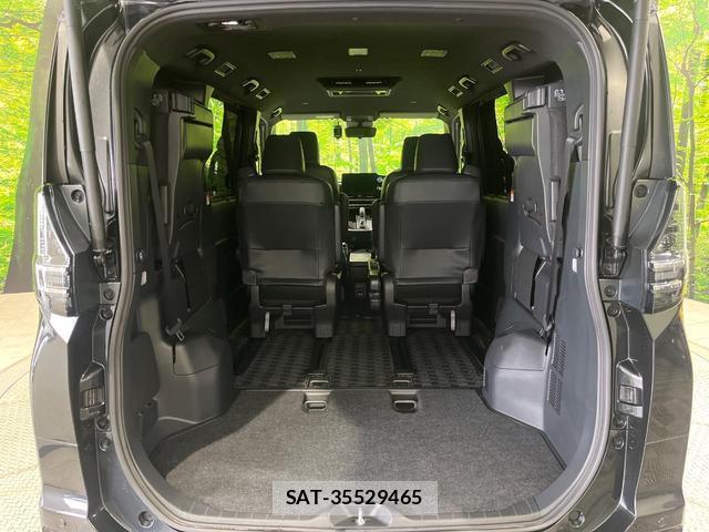 Toyota VOXY 2023-02 8222340-11