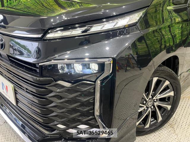 Toyota VOXY 2023-02 8222340-13