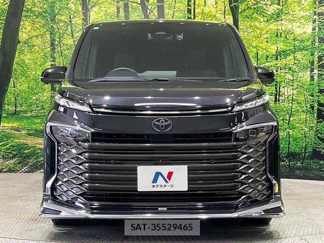 Toyota VOXY 2023-02 8222340-15