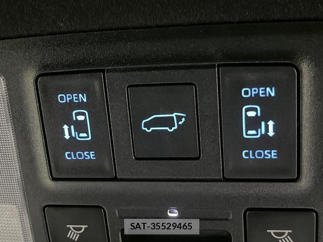 Toyota VOXY 2023-02 8222340-6
