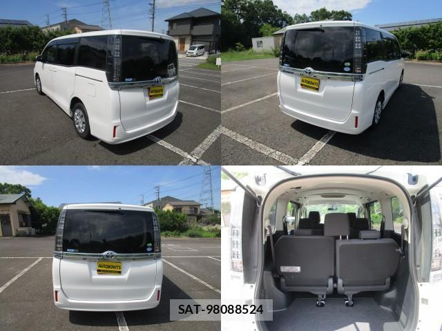 Toyota VOXY 2014-02 8222372-1