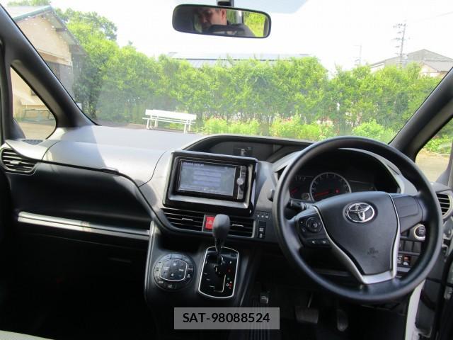 Toyota VOXY 2014-02 8222372-2
