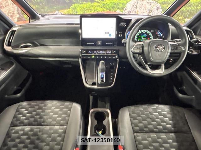 Toyota VOXY 2025-06 8222404-1
