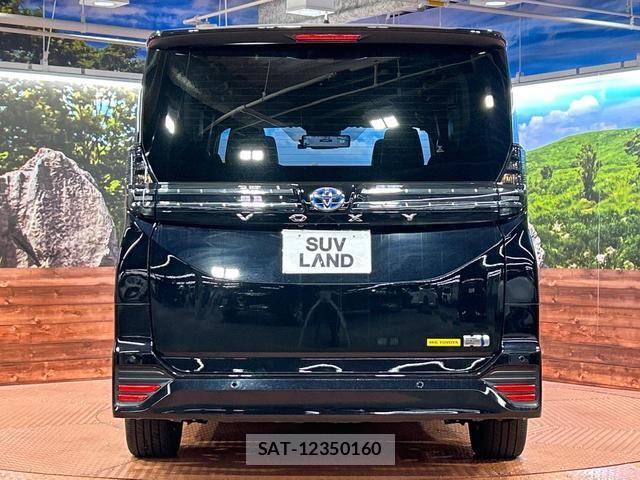 Toyota VOXY 2025-06 8222404-15