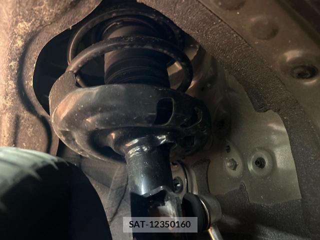 Toyota VOXY 2025-06 8222404-19