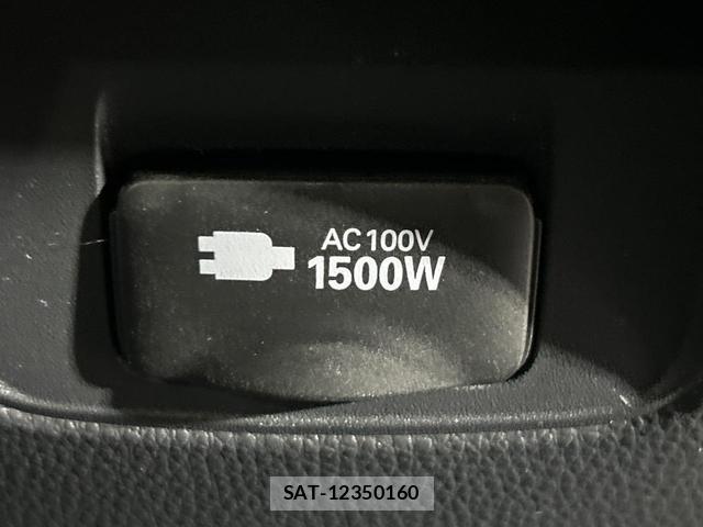 Toyota VOXY 2025-06 8222404-5