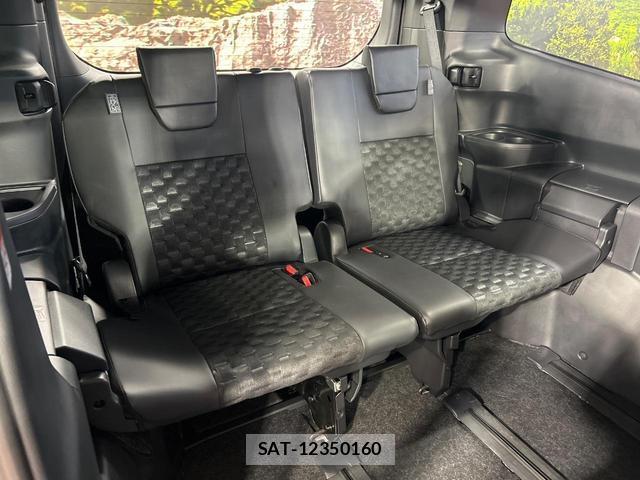 Toyota VOXY 2025-06 8222404-9