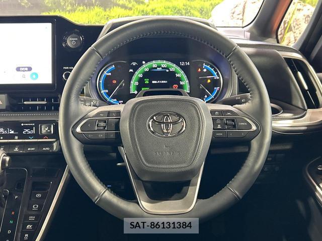 Toyota VOXY 2025-08 8222409-11