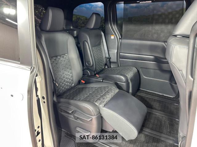 Toyota VOXY 2025-08 8222409-8